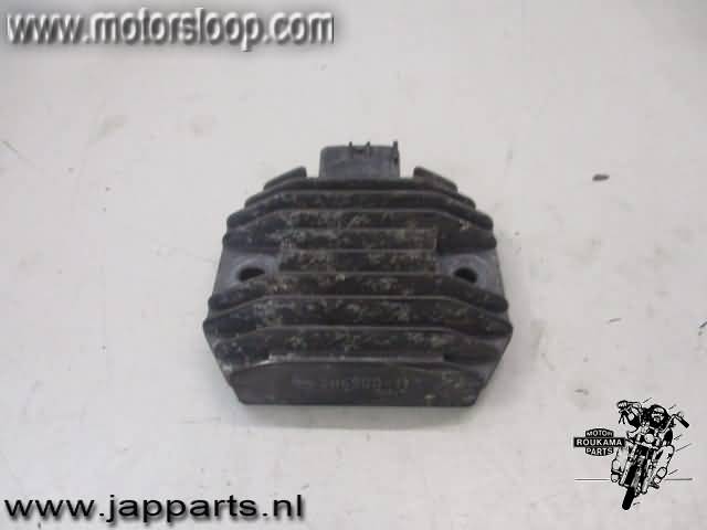 Yamaha BT1100(RP05) Spanningsregelaar