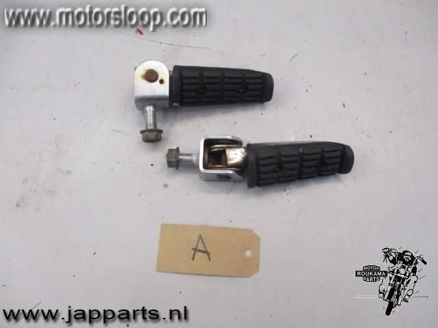 Yamaha FJ1200A(3XW/4AH) Voetsteps achter