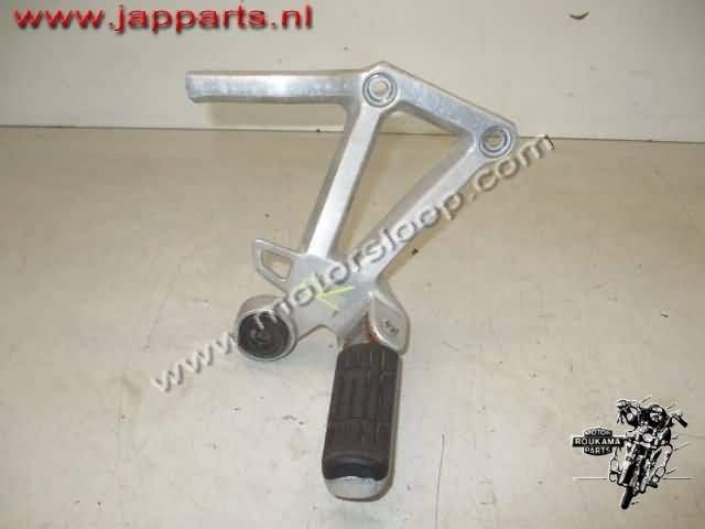 Yamaha FZS600 Voetsteun achter R