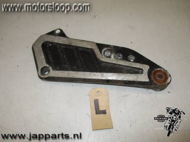 Yamaha XVZ1200(47G) Voetsteun bracket L