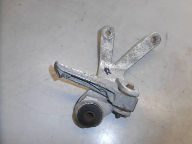 Yamaha FZR1000(3LE) Voetstep met houder rechts achter 3GM-2742L-