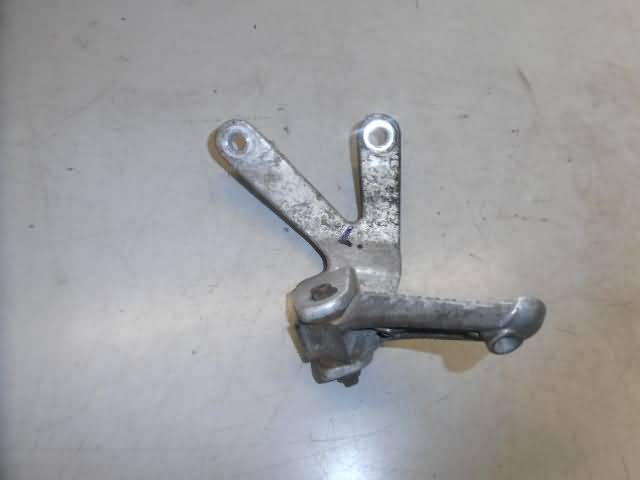 Yamaha FZR1000(3LE) Voetstep met houder links achter 3GM-2741L-0