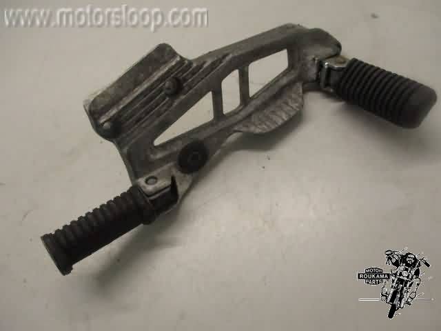 Yamaha XJ600F(3KM) Soporte con estribera derecha