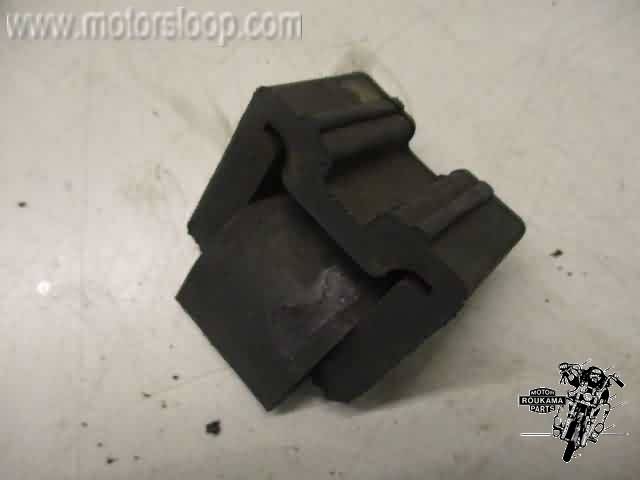 Yamaha V-MAX(1UT) Tank mounting rubber