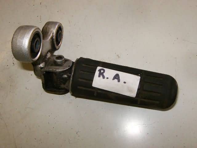 Yamaha GTS1000(4BH) Voetstep Rechts Achter 4BH-27440-00